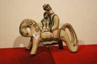 keramika/muz-a-zena-na-koni-1
