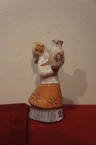 keramika/zena-s-dzbanom-1