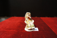 porcelan/dama-v-kresle-1