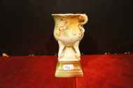 porcelan/vazicka-na-podstavci-1