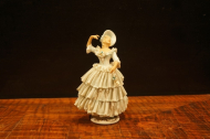 porcelan/zena-v-cepci-1