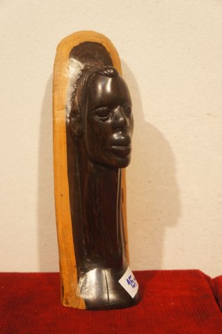 reliéf hlava