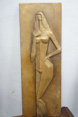 reliéf žena