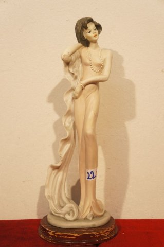 žena v šatách
