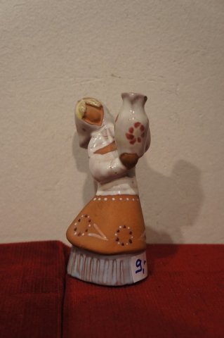 žena s džbánom