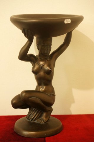 žena s misou