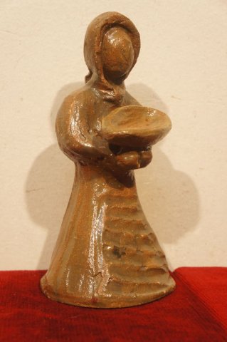 žena v šatke