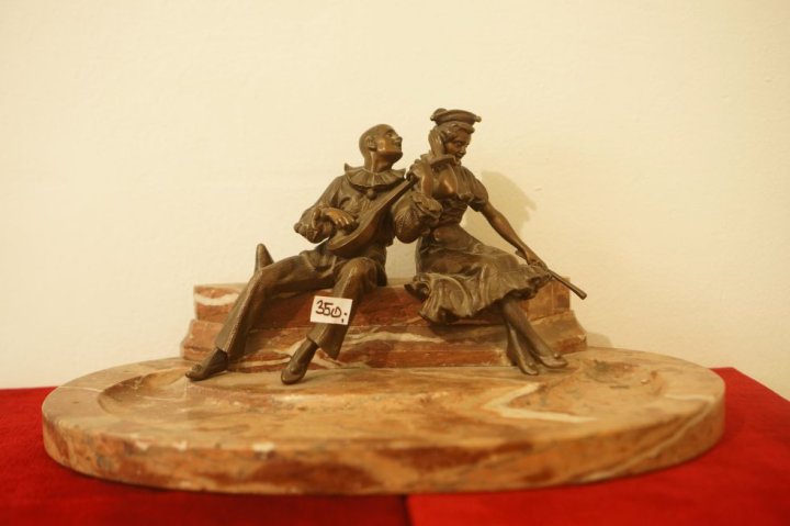 chlap s mandolínou a žena