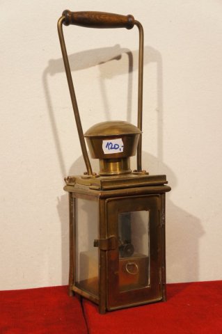 lampáš