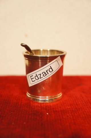 pohárik s lyžičkou