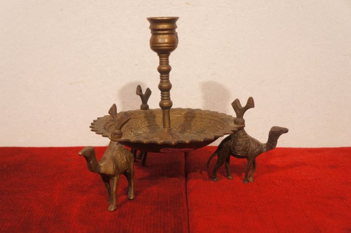 svietnik ťavy
