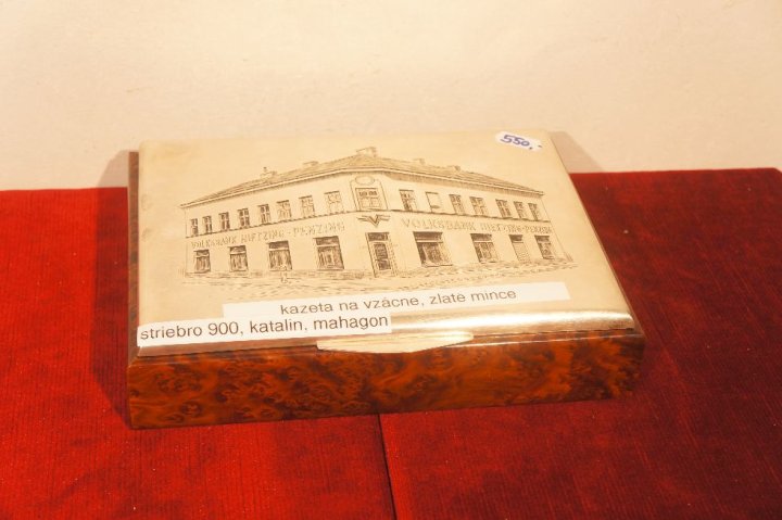 kazeta krabička