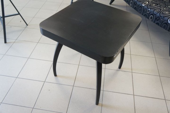 stolík