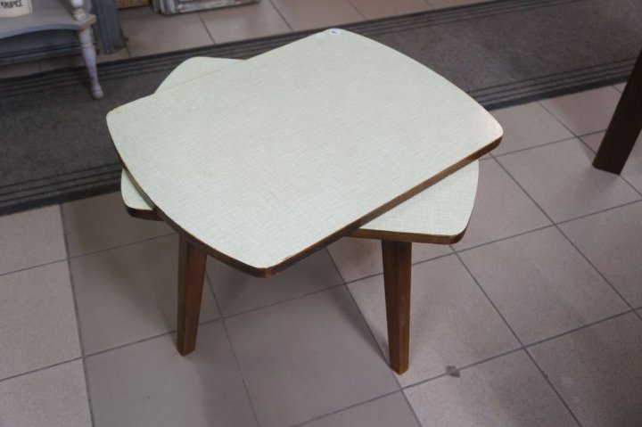 stolík otáčaci