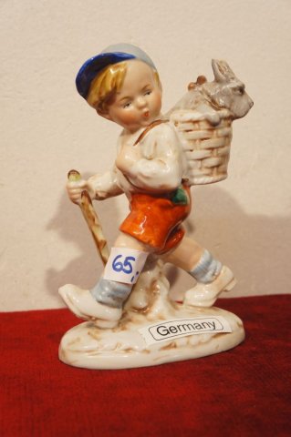 chlapec s košíkom