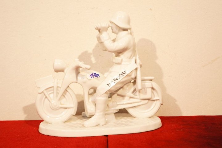 vojak na motorke